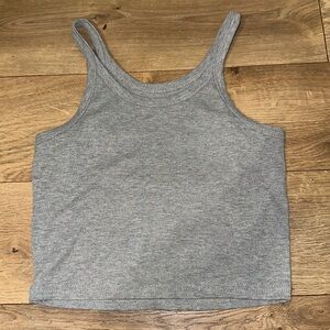 Cropped gray ribbed tank top